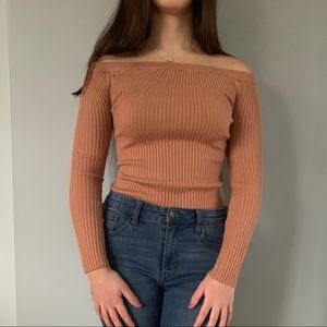 Strapless and fitted shirt